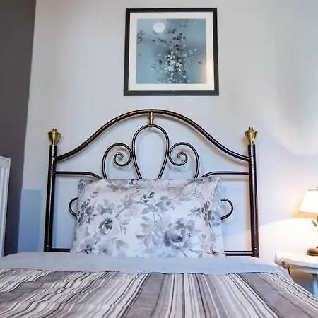 Ellie's Vintage House